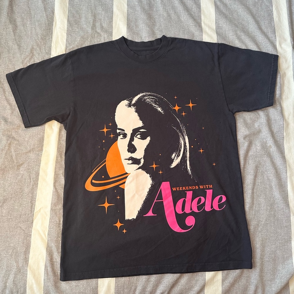 Weekends with Adele Black T Shirt Medium Pink
& Orange Planets NWT